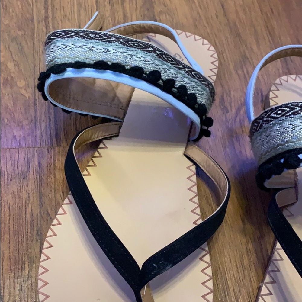 QUPID Sandals - Picture 2 of 4